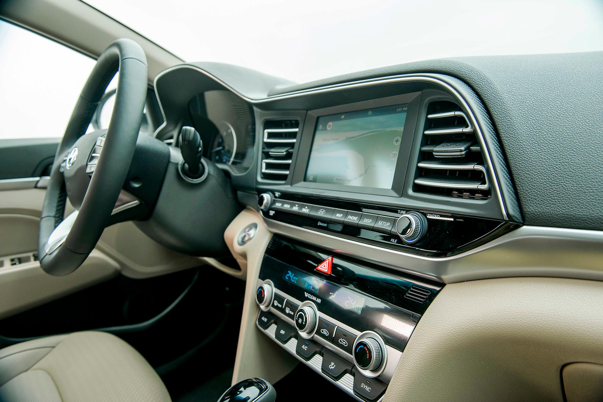 Trang bị tiện nghi trên Hyundai Elantra